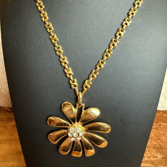 Gold Flower Pendant Necklace with Sparkling Center and Thick Chain - Picture 2 of 9